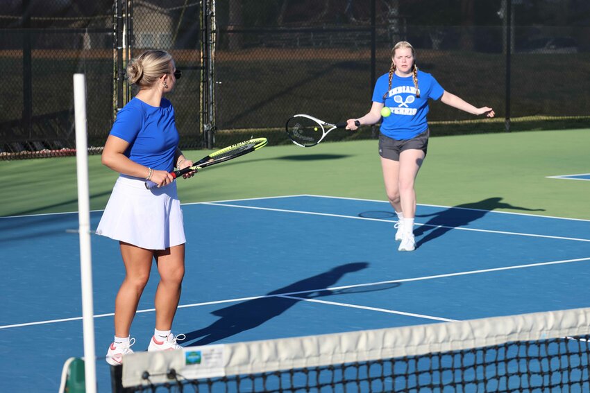 Abby Bullock (right) got two wins in the recent matches, one together with Sarai Collins (left).