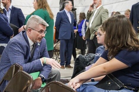 Commissioner of Education Robbie Fletcher speaks with students from Creekside Elementary School in Hardin County during the Agriculture Education Week kickoff event at the Kentucky State Capitol Rotunda. 
Photo by Joe Ragusa, Kentucky Department of Education