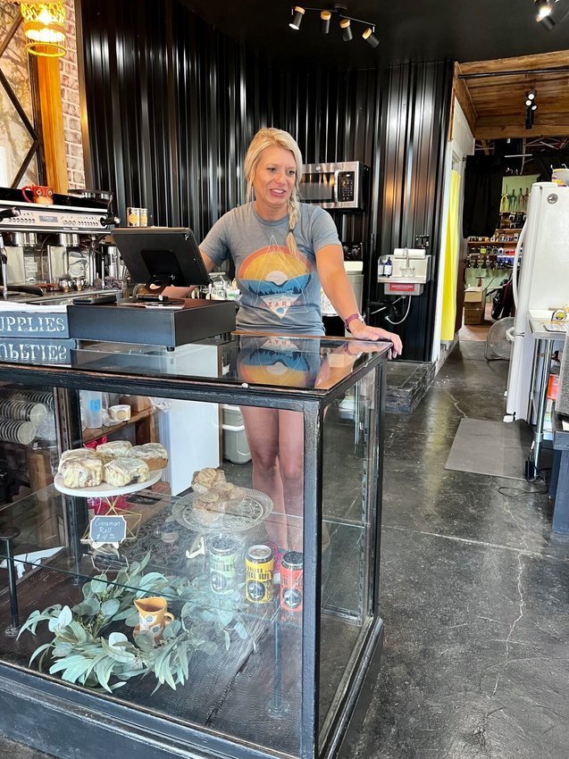 Melony Anderson of Norfork recently opened 1906 Coffee Co. in downtown Norfork. Along with a variety of hot and cold coffee drinks that she grinds herself, Melony offers an assortment of teas and makes mixed beverages from both coffee and tea.   Helen Mansfield/The Baxter Bulletin