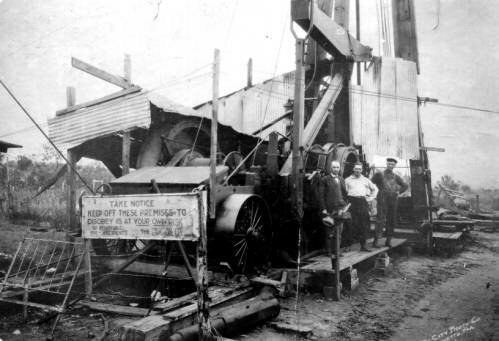 Tri-county Oil Well in Palmetto circa 1924.