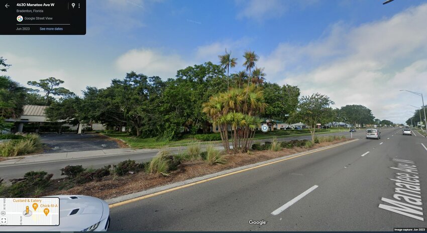 Manatee Avenue median between 46th Street West and 47th Street West as captured by Google Streetview June 2023