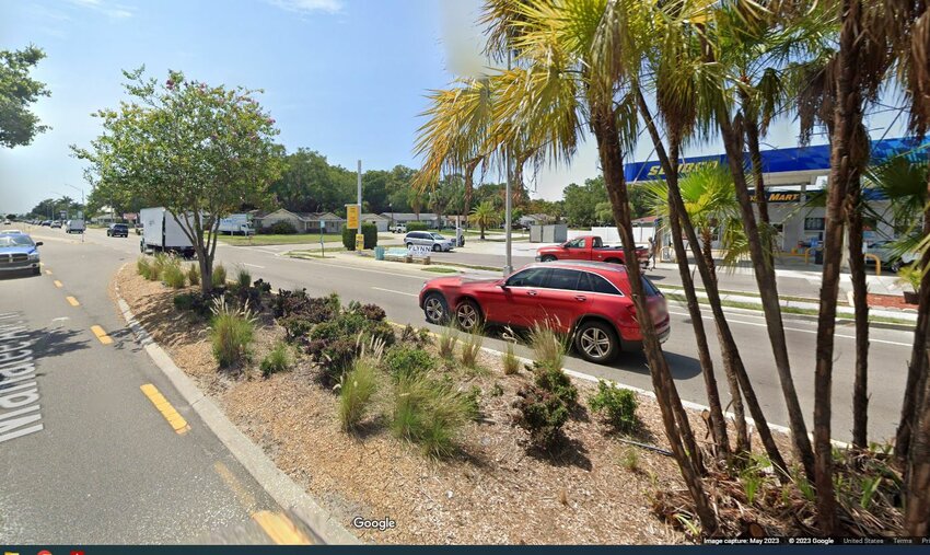 Manatee Avenue median between 46th Street West and 47th Street West as captured by Google Streetview May 2023