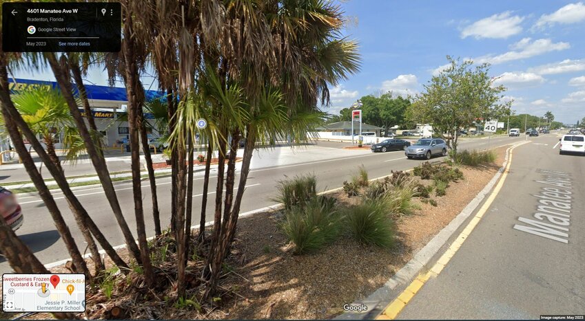 Manatee Avenue median between 46th Street West and 47th Street West as captured by Google Streetview May 2023