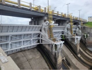 Dam auxiliary gates (Courtesy Manatee County)