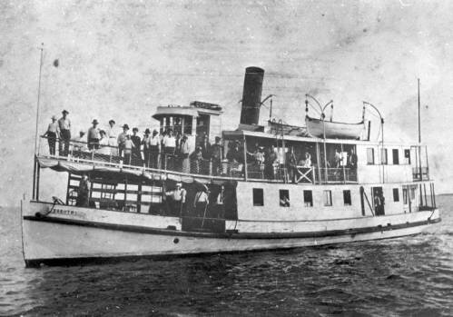 Steamer Dorothy with a group of people circa 1901.