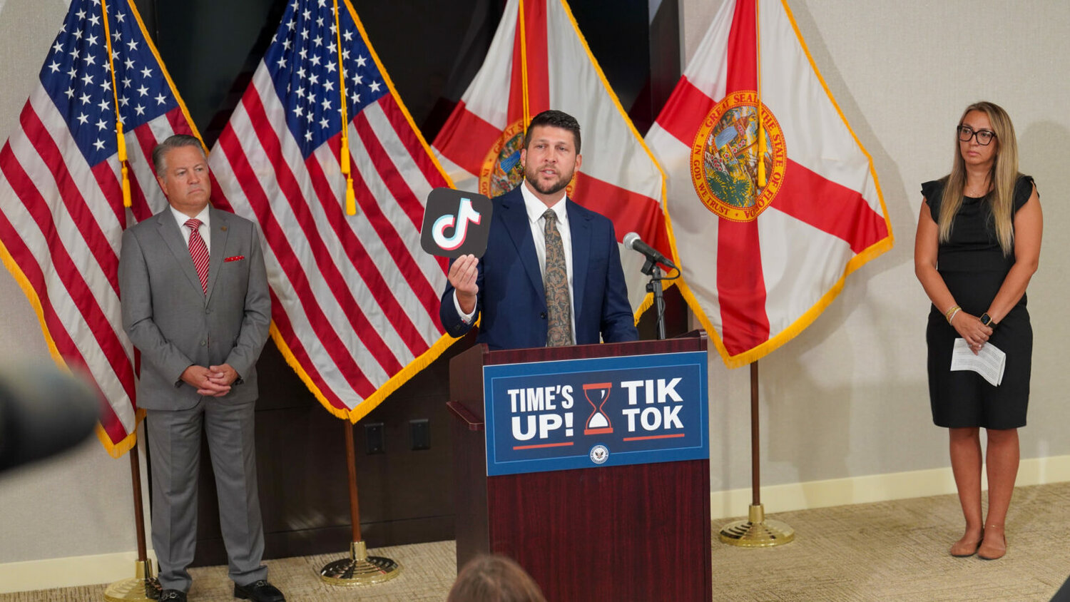 Tik Tok is not complying with social media law restricting minors, state says