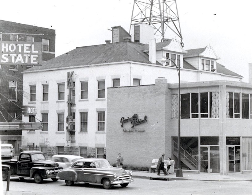 Guaranty Federal (circa early 1950s), on the corner of Jefferson and Walnut. The building to the far left later became YMCA.