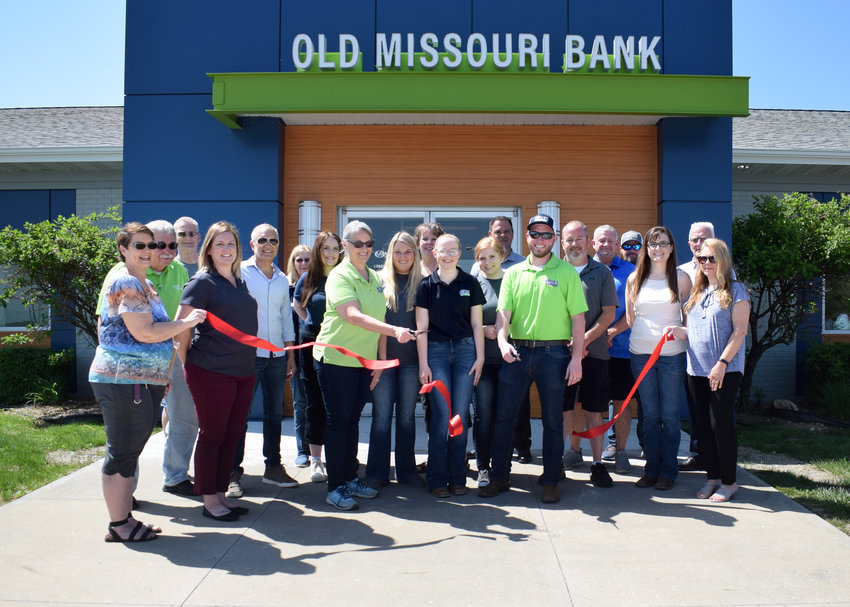 Buffalo Area Chamber of Commerce members, Buffalo and Dallas County public officials and business leaders, along with OMB staff, held a ribbon-cutting ceremony at 11 a.m. Thursday, May 12, to celebrate the opening of the Buffalo branch&rsquo;s new location at the southwest corner of the intersection of Ash Street (U.S. 65) and Dallas Street (Mo. 32).