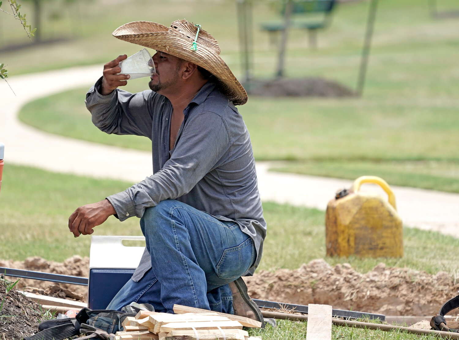 Construction worker Ramiro Montez took a break from working in the Houston heat in July 2018. While unrelenting heat set in across Texas this summer, opponents of a sweeping new law targeting local regulations took to the airwaves and internet with an alarming message: outdoor workers would be banned from taking water breaks.