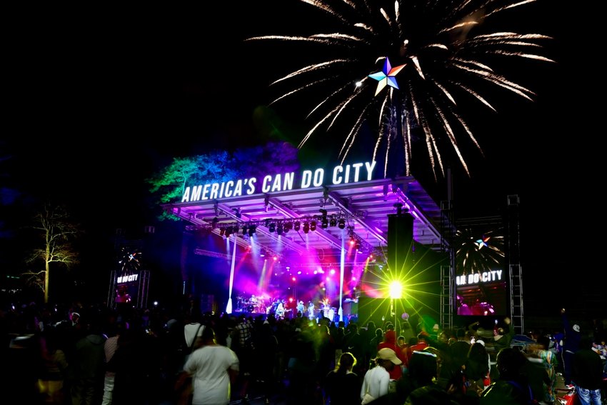 Fayetteville rings in the new year with concert, fireworks CityView