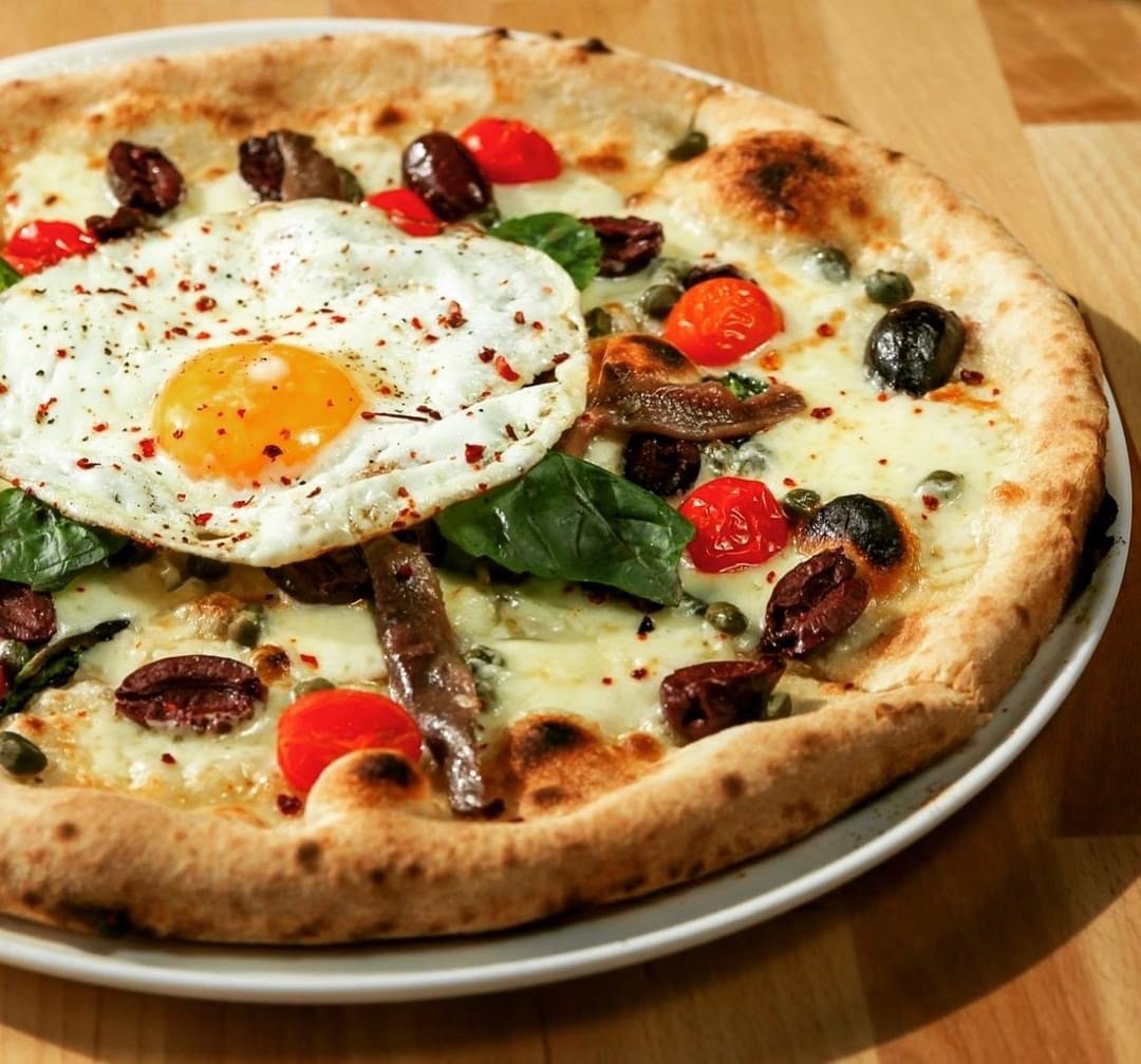 Neapolitan pizza from Luna.