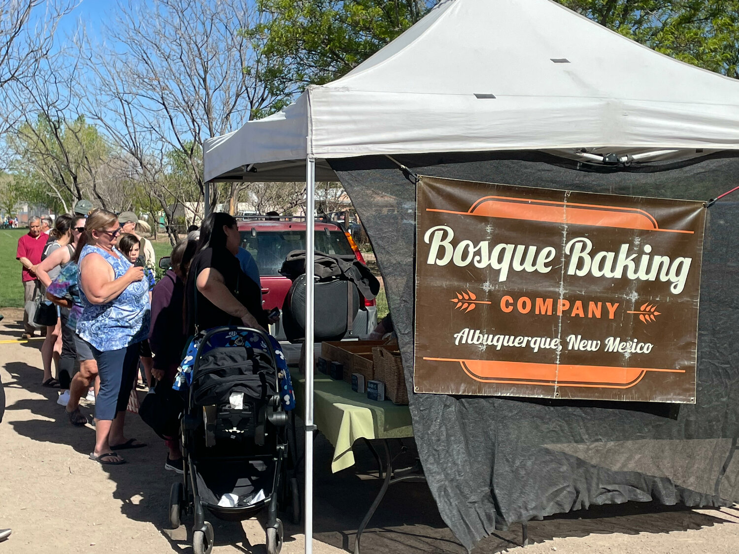 There was a line at Bosque Baking until they sold out about halfway through the market. (T.S. Last/Corrales Comment)