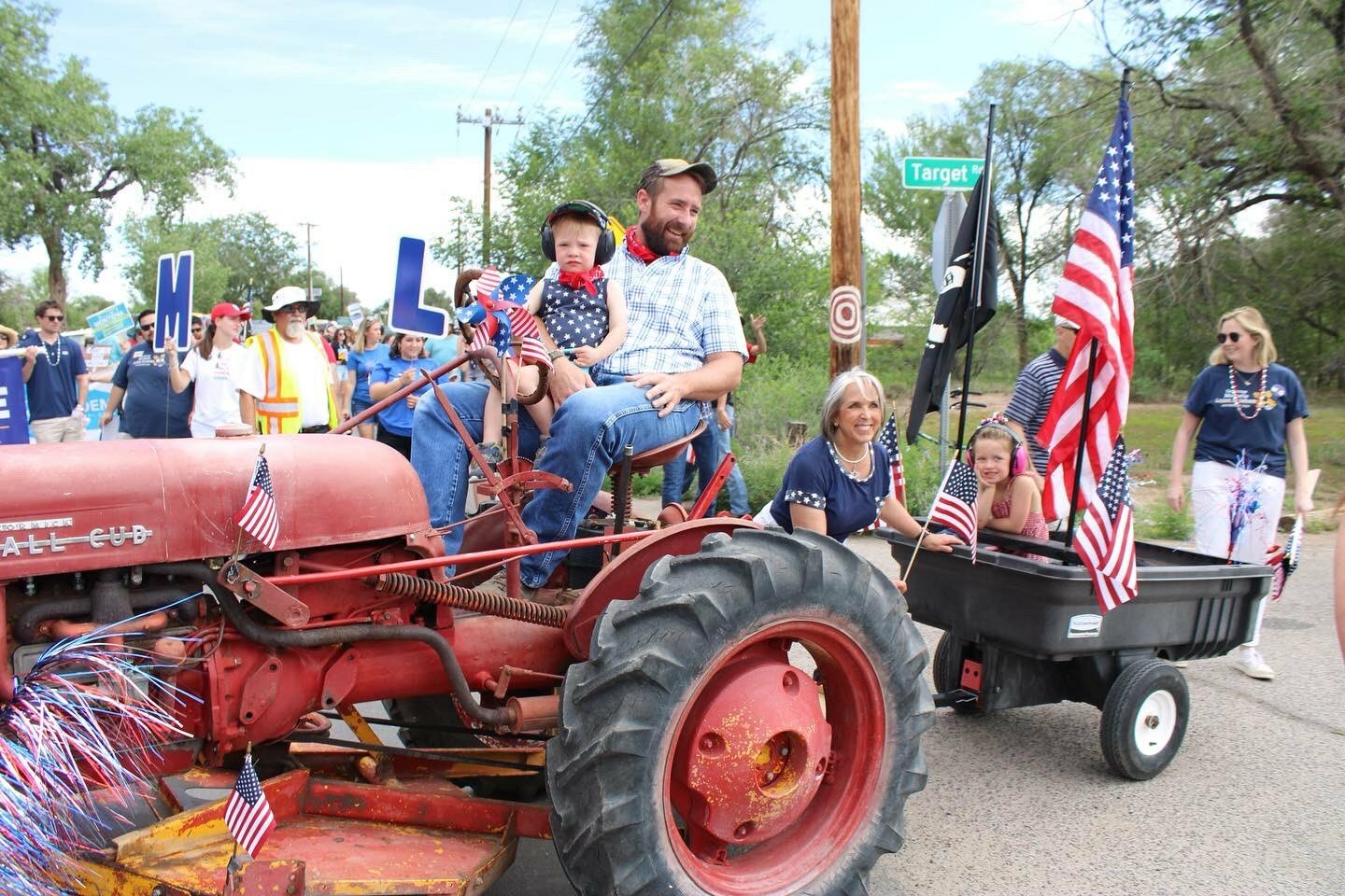 Gov. Michelle Lujan Grisham greets Coraleños in the 2022 4th of July parade