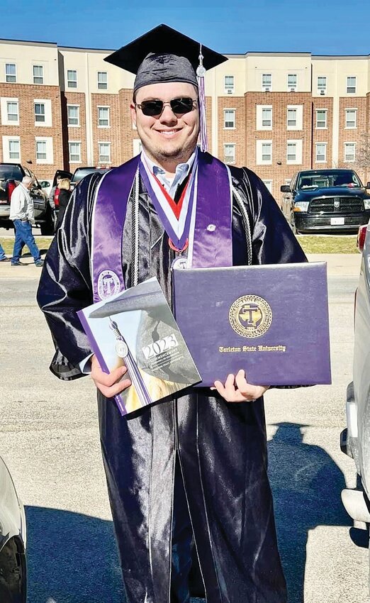 SRO Burgan graduates - The Gatesville Messenger
