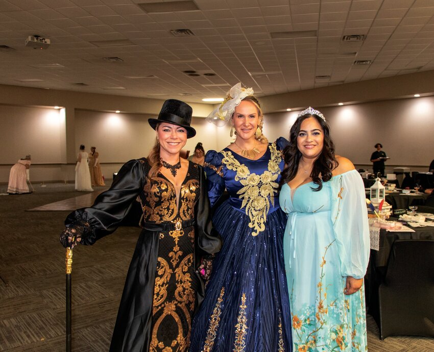 Bridgerton Ball guests Gisi Irlas, Kristina Herzog, and Ada Borges were among the esteemed members of fashionable society who made an appearance for the evening’s festivities.