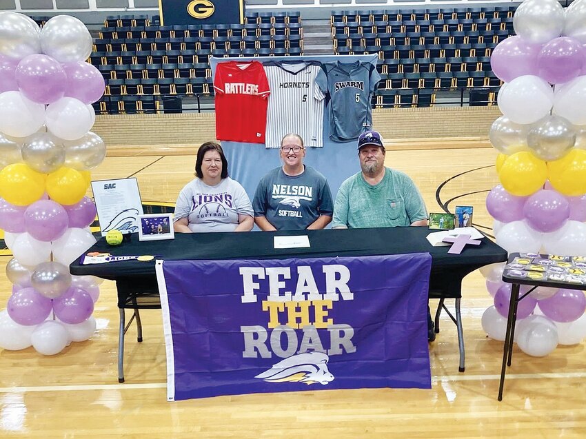 Kallie Featherston with her mother and father, Jimmy and Janet