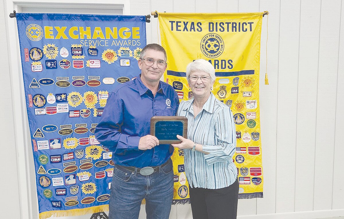 Georg Cleverley presented the “Exchangite of the Year” to Exchange Club member Monty Van Horn