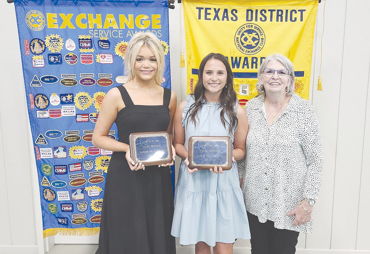 JoAnn Sugg presented the “Student of the Year” awards to Kallyn Moreland (left) and Lindsey Cummings.