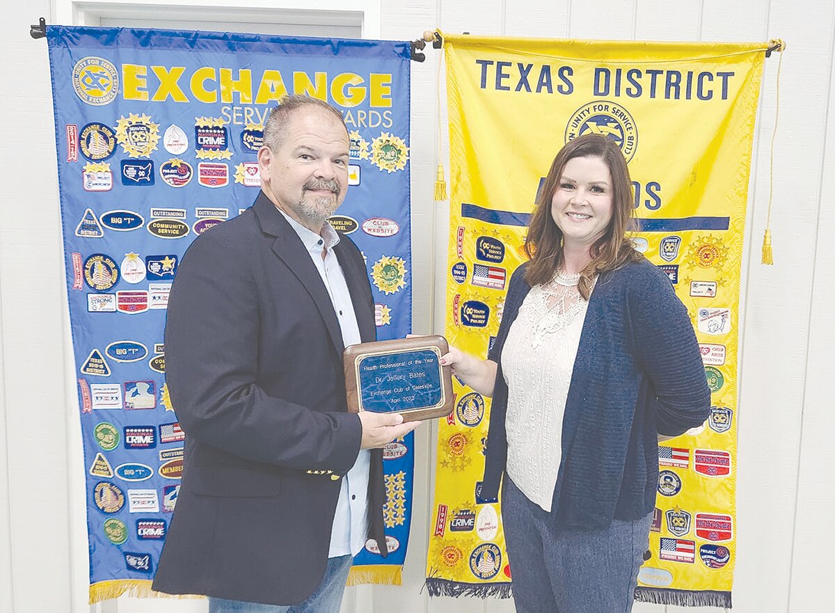 Chief Nursing Officer at Coryell Health, Heather Rambeau, presented the “Health Professional” award to Chief Medical Officer at Coryell Health, Dr. Jeffery Bates.