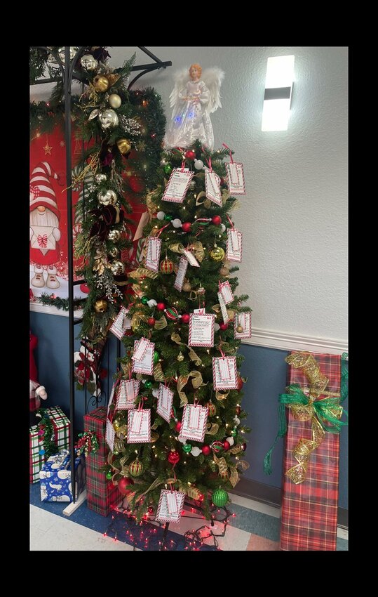 A HUGE Thank You to the Angels who have chosen an Angel from our Senior Angel Tree! 
We are down to one tree of Seniors to choose from! Stop by 501 E Moore St. if you would like to add an Angel to your shopping list! We appreciate all of the Love shown to our Seniors❤️