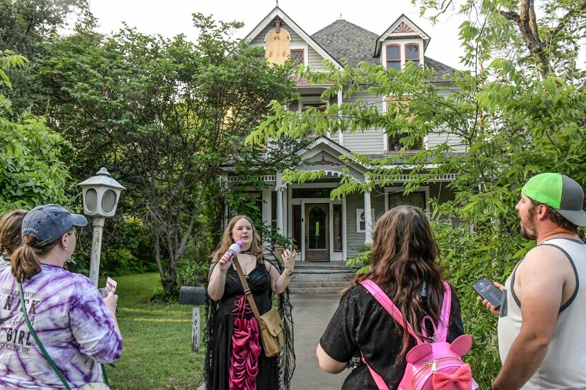 The Granbury Ghosts and Legends Tour takes lovers of all things spooky on an hour-long tour around the downtown square, complete with timeless legends and haunting ghost stories. Hood County News’ own Ashley Terry, along with husband JP Terry, also joined in on the tour last Saturday.