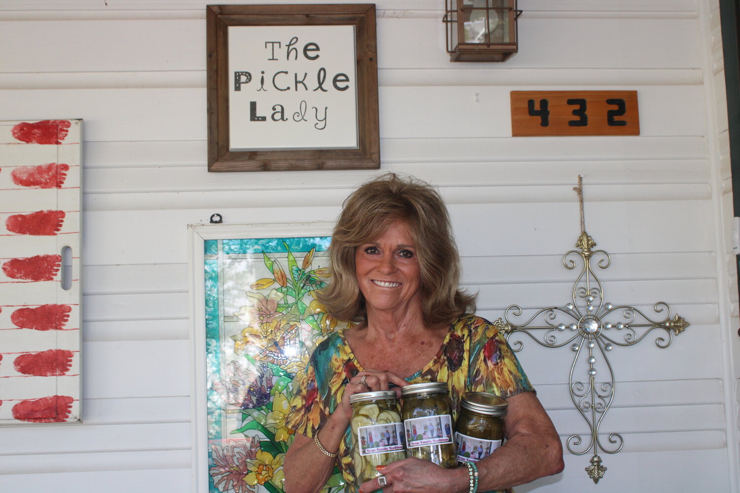 Granbury resident Cindy Dennis now has a new pickle customer — Ronnie Dunn, of the American country music duo Brooks & Dunn. For more than a decade, Dennis has been selling her homemade pickles out of her home in Granbury to other residents and friends.