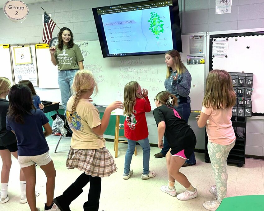 FFA members lead interactive Ag Moves lessons.