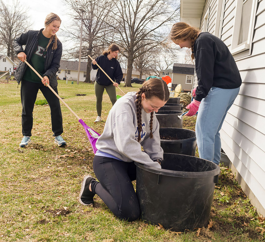 Truman students volunteer their time during The Big Event last year. Students will again perform service tasks for Kirksville residents at this year&rsquo;s event, April 1.