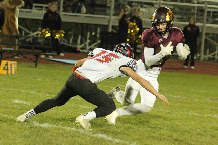 Schuyler County senior Mayson Humphrey looks to evade Knox County senior Reice Miller in the game on Nov. 3.&nbsp;