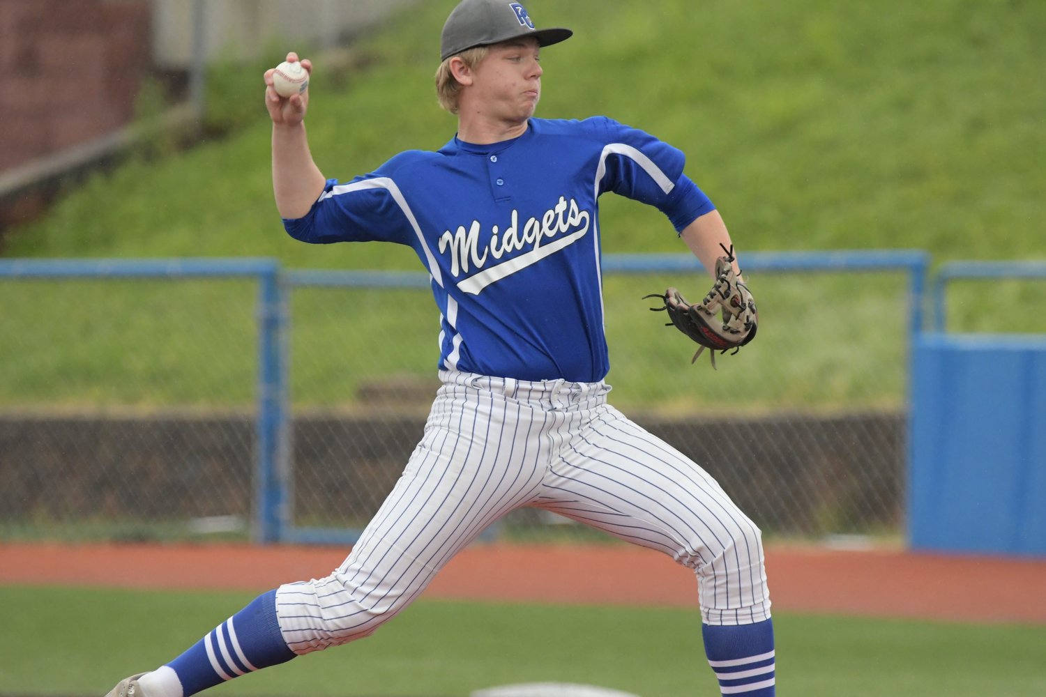 Putnam County's Zach Heidenwith pitches during a Class 2 state third-place game against Holcomb.