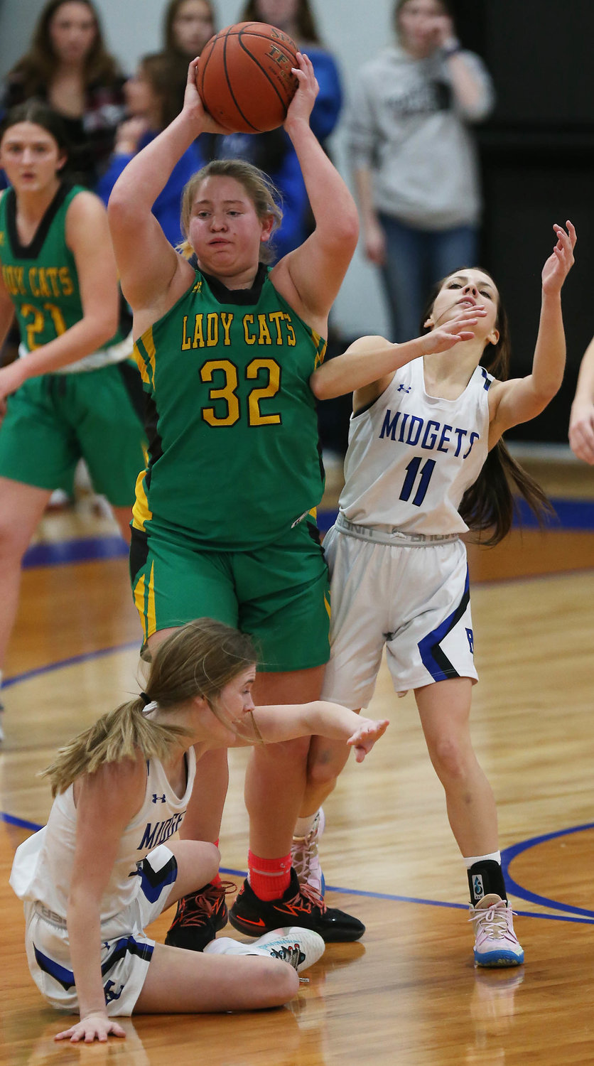 Basketball action between Putnam County Midgets and Milan Wildcats Friday evening at Putnam County High School...