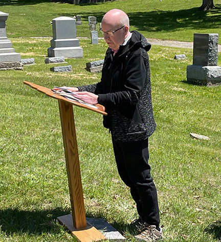 Dwight Buckingham led the Founder's Day program at Forest-Lewellyn Cemetery.