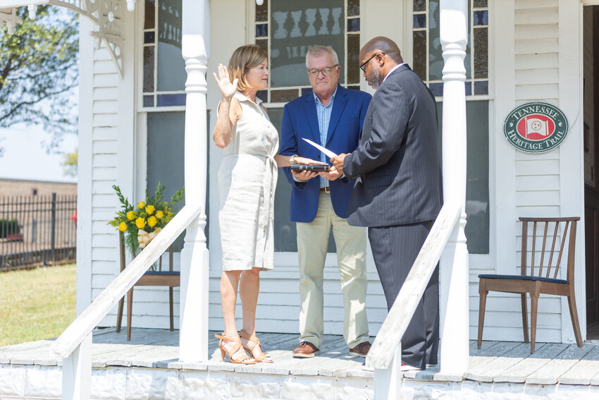 A special presentation of the key to the city was made by Mayor Hayes to Mayor-Elect Lori Elder Burnett.