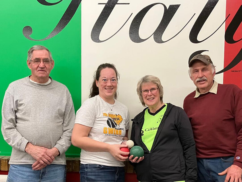 1st Place: Team Pisoni, from left, Jim Javoroski, Emily Hendry, Dawn Pisoni and Gary Pisoni.