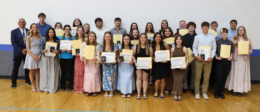 Pictured are, Mike Berutti (High School Principal), Elijah Oberlin, Hannah Buness, Willow Kobriger, Haylie Murillo, Eric Casari, Keenan Dobson-Donati, Rowyn Fiszer, Kailey Hall, Gracyn Melstrom, Sidney Storti, Katrina McNamara, Rocky Farley, Jackson Starkey, Jayden McWethy, Kevin Schmutzler (Superintendent), Konnor Bjorkman (Student Services Coordinator), Kaitlyn Smith, Dasha McIntire, Julia Swenski, Hannah Guzowski, Eiley Meske, Kaylee Rosengren, Sierra Hooper, Savannah Parker, Cheyenne Ritchie, Jackson Strom, Oz Benjamin and Abigail Farley.