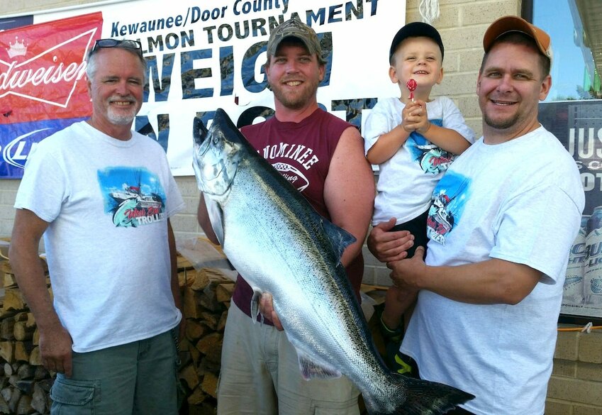 Andy Lange of Marinette reeled in this 40-inch, 30.58-pounder Monday night off Algoma. The fish hit a blue Howie Fly.