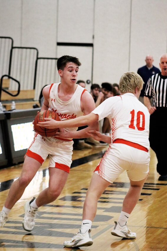 Grant Kulibert hands off the ball to senior teammate Taylor Krueger.