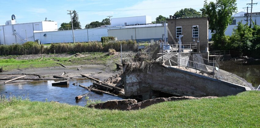Dwight Shanak, operator of the powerhouse on the Manawa dam, explained to the city that the dam was timber crib dam, built similar to a log cabin and filled with rock and concrete. An underflow formed underneath the dam and Shanak said the dam’s lifespan ran out 50 years ago.
Emily Doud Photo.