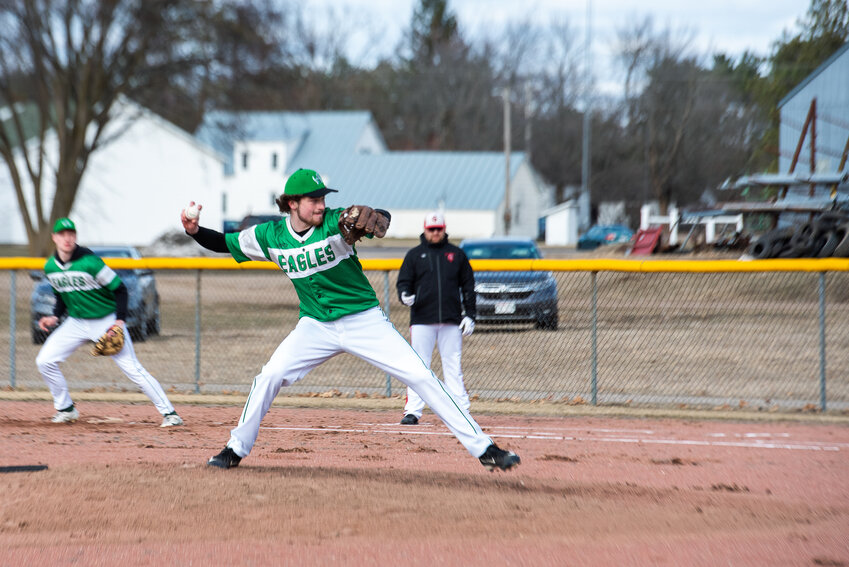 Brody Dernbach passing the ball to Keagon Nigh.