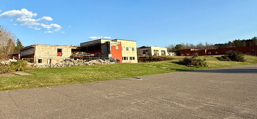 Recommendations for the redeveloped site include condominium/townhomes, a retail component featuring grocery, hardware, home goods and a potential hotel.