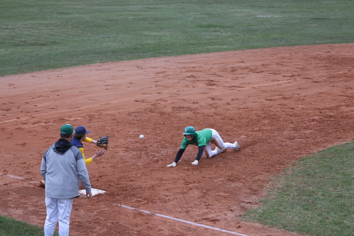 A perfect season in third place made Dylan Vanderbunt try to get after a flyball after a flyball was hit on the right field