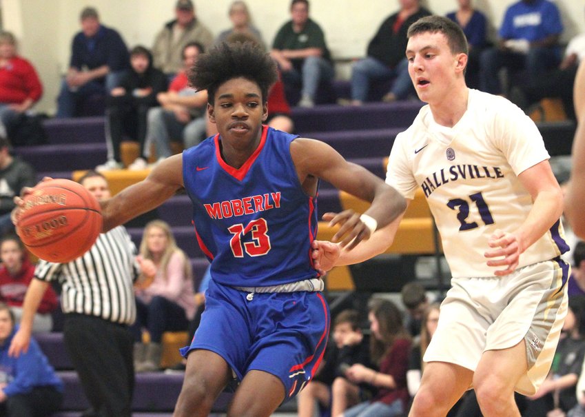 Te'Jon Mozee returns to the Moberly Spartan boys varsity program for his senior year and looks to improve upon him contributing an average of 3 points  and just as many rebounds per contest a year ago toward  this 2020-21 season.