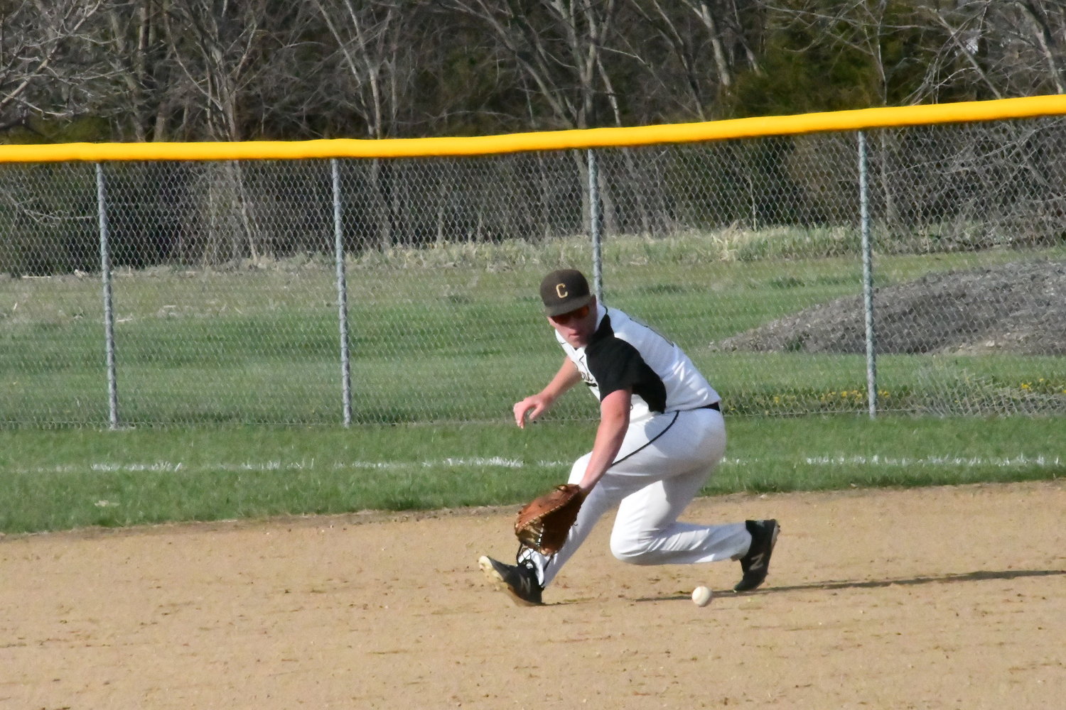Cairo first baseman Tyler Davis makes a defensive play during Friday’s Randoph County showdown against Moberly. The Spartans nipped the Bearcats, 1-0.