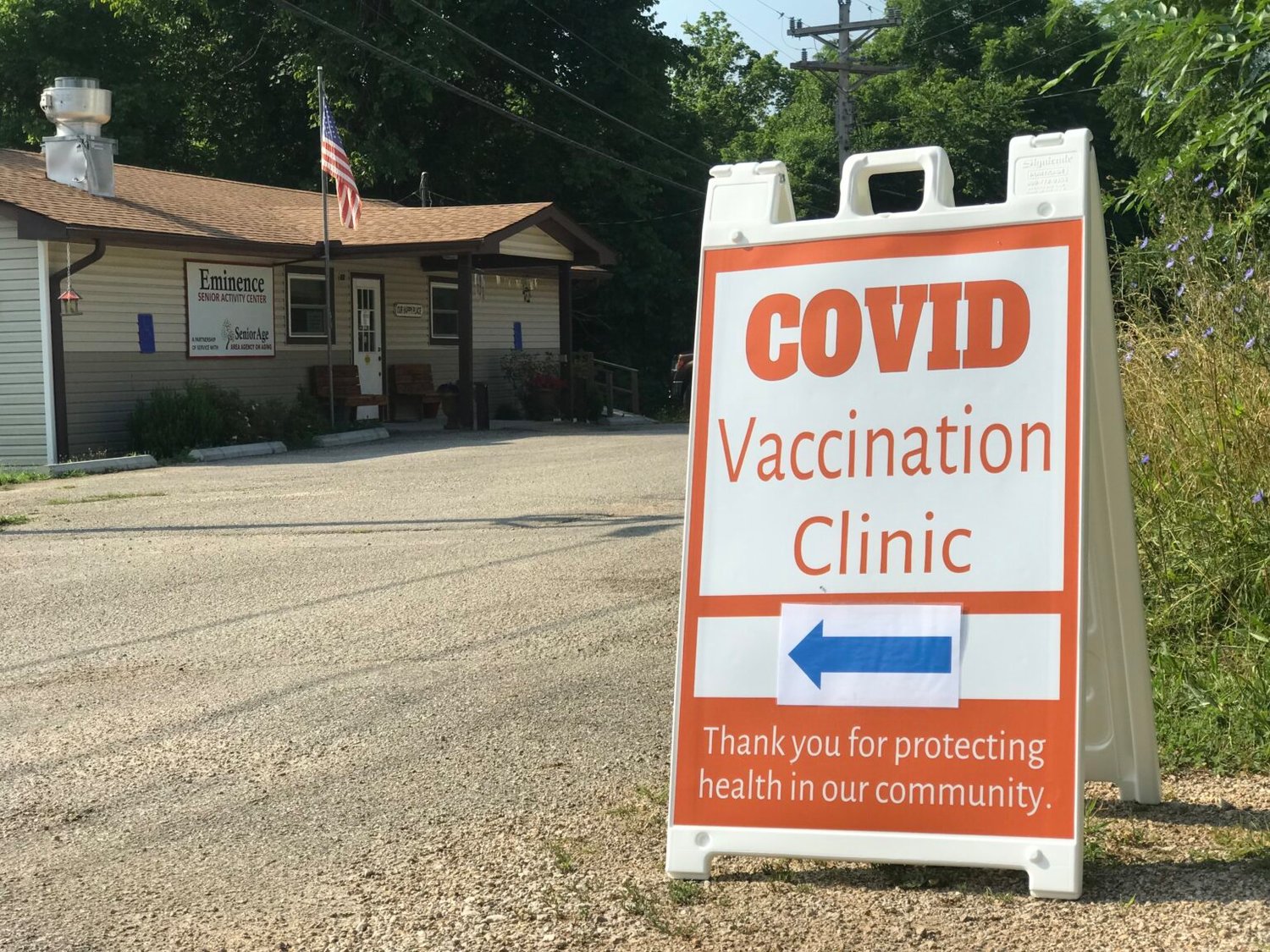 A sign advertises COVID vaccinations. A study estimates that 8,585 deaths in Missouri could have been prevented if 100% of adults had been vaccinated. Photo by Tessa Weinber/Missouri Independent