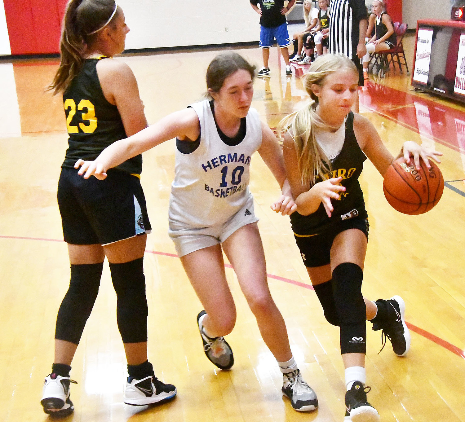 Addison Bailey attempts to dribble around a rubbing screen set by teammate Mallory Hankins.