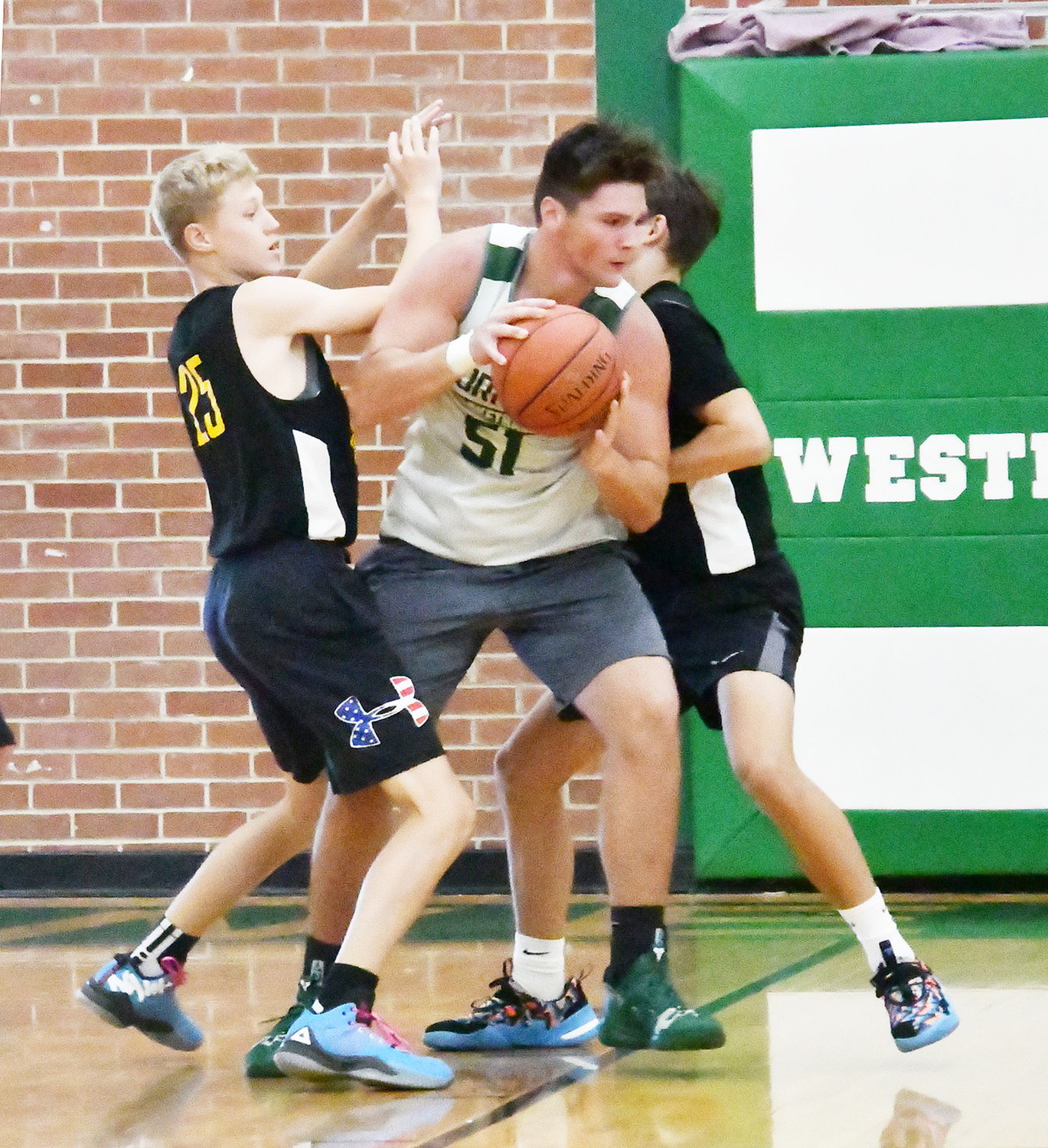 Westran's Langden Kitchen will certainly draw plenty of attention during the upcoming 2022-23 season. This Van-Fair double-team defense is a perfect example of it.