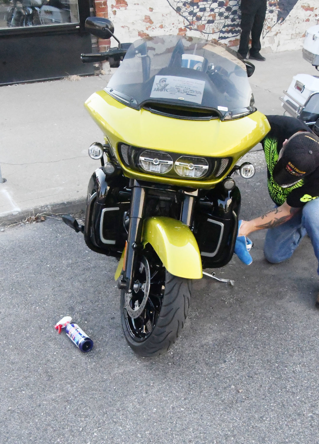Gary Coon's uniquely styled 2000 Harley-Davidson Road Glide Special, covered in lime green paint, was the out of stock class champion. Here, Coon shines up the cycle before showing it.