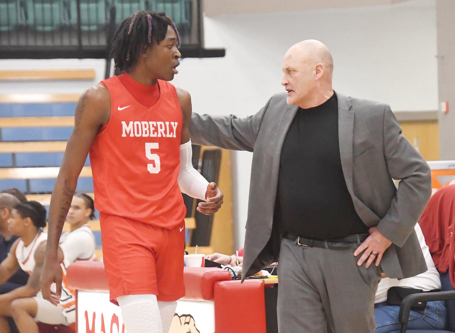 Moberly Area head men's basketball coach Pat Smith (right) talks to Tre'von Spillers during Saturday's game pitting the Greyhounds and Highland Community College of Illinois.