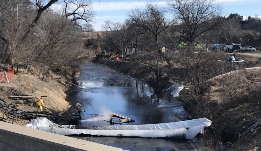Workers clean up at the site of the oil spill from the Keystone pipeline near Washington, Kansas, in December 2022 (Environmental Protection Agency).