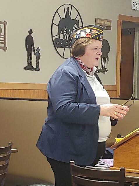 Phyllis Campbell, Commander of American Legion Post
6 Bazan-Bailey, discusses the history and activities of
the post to members of the Huntsville Rotary recently.
Janet Morales photo.